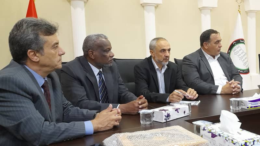 وفد رجال الأعمال بالغرفة المشتركة يقف على تجربة المناطق الحرة ببلدية مصراتة الليبية